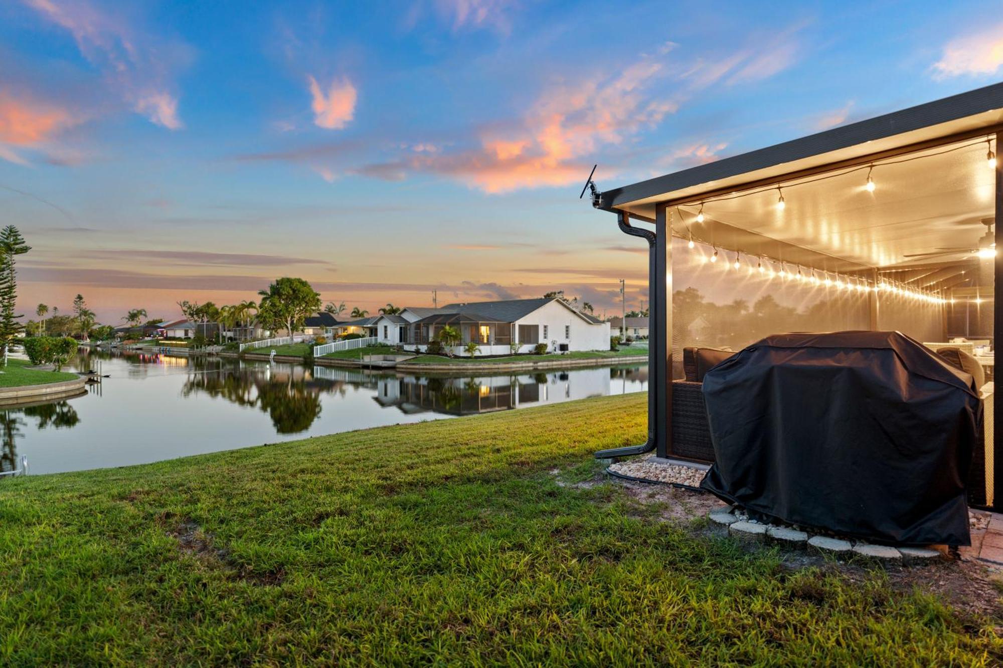 Serenity Waterfront Villa With King Suite, Private Pool, Great Lanai Enclosure And Long Water Views Cape Coral Ngoại thất bức ảnh