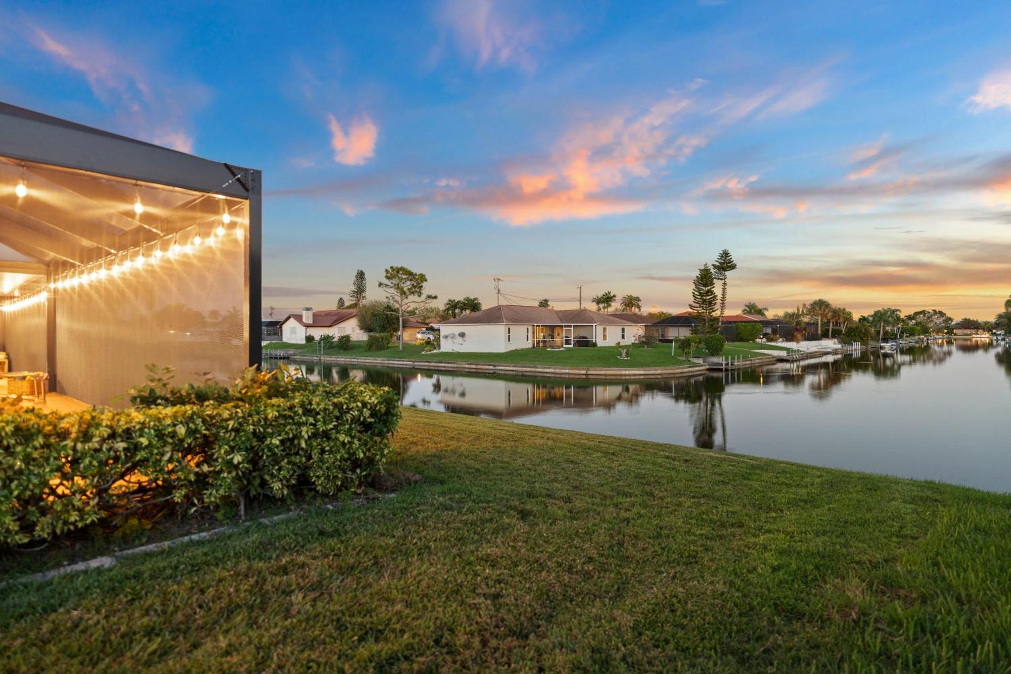 Serenity Waterfront Villa With King Suite, Private Pool, Great Lanai Enclosure And Long Water Views Cape Coral Ngoại thất bức ảnh