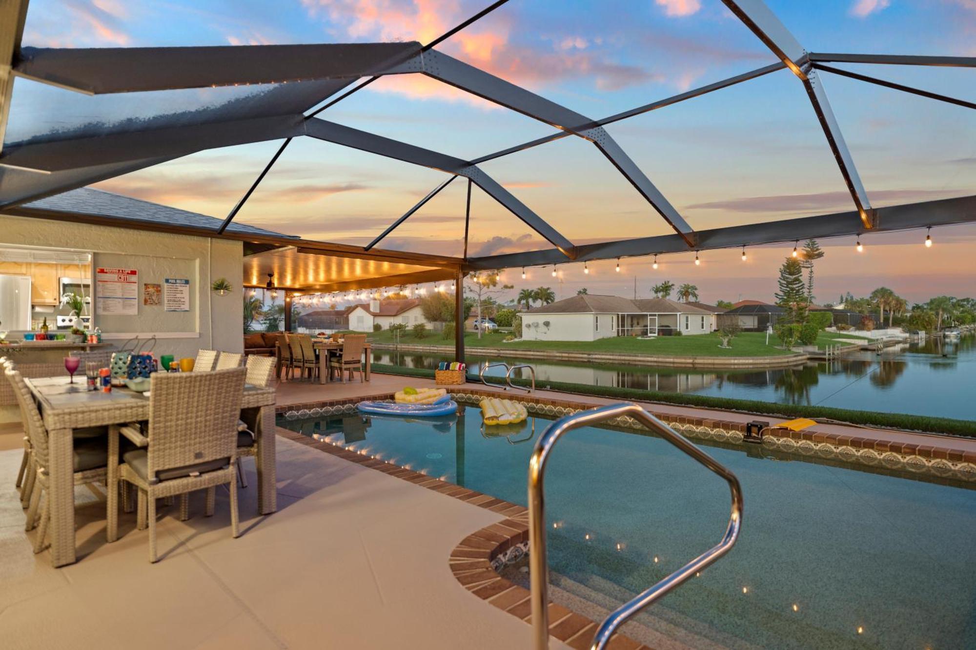Serenity Waterfront Villa With King Suite, Private Pool, Great Lanai Enclosure And Long Water Views Cape Coral Ngoại thất bức ảnh