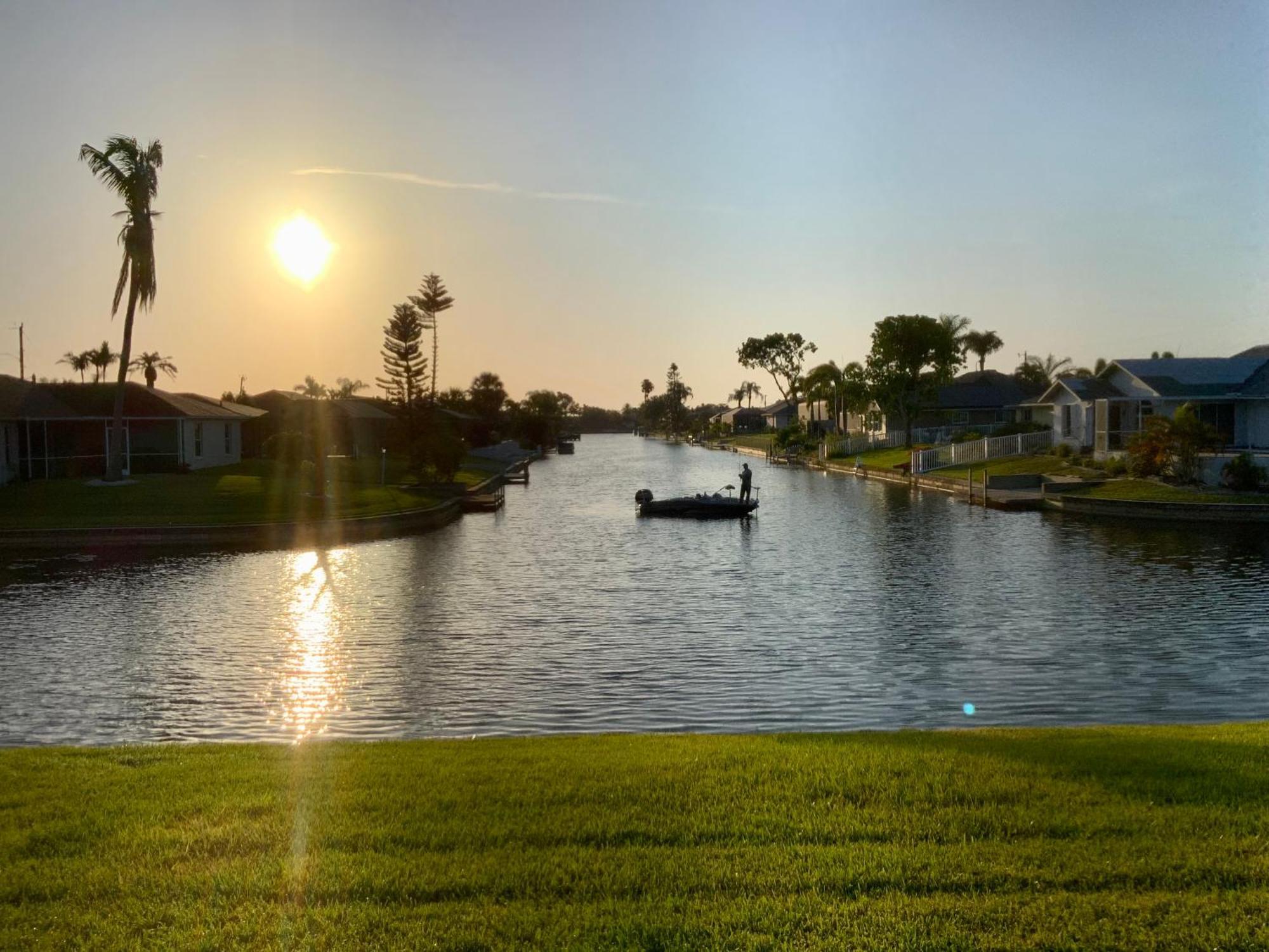 Serenity Waterfront Villa With King Suite, Private Pool, Great Lanai Enclosure And Long Water Views Cape Coral Ngoại thất bức ảnh