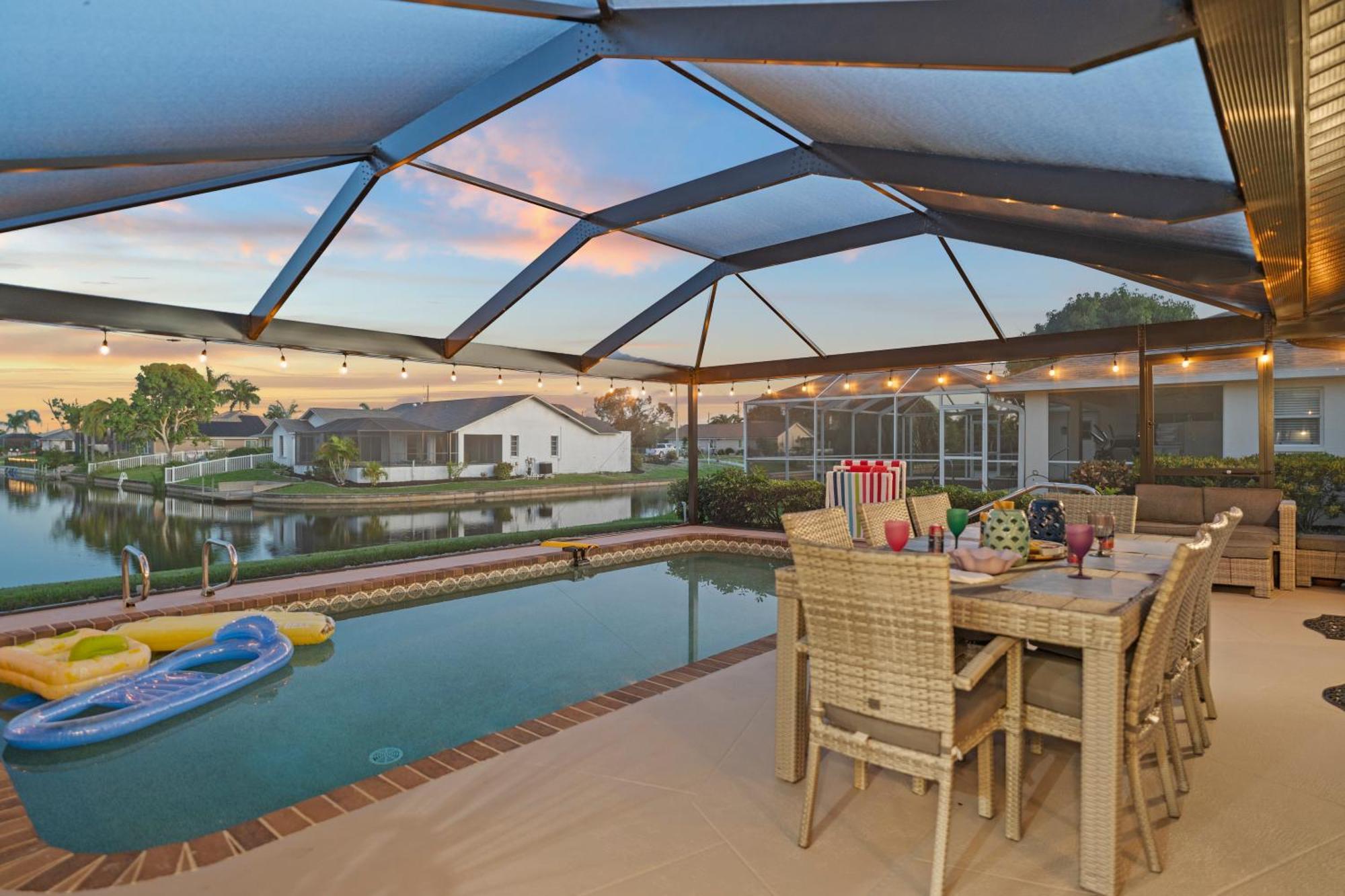 Serenity Waterfront Villa With King Suite, Private Pool, Great Lanai Enclosure And Long Water Views Cape Coral Ngoại thất bức ảnh