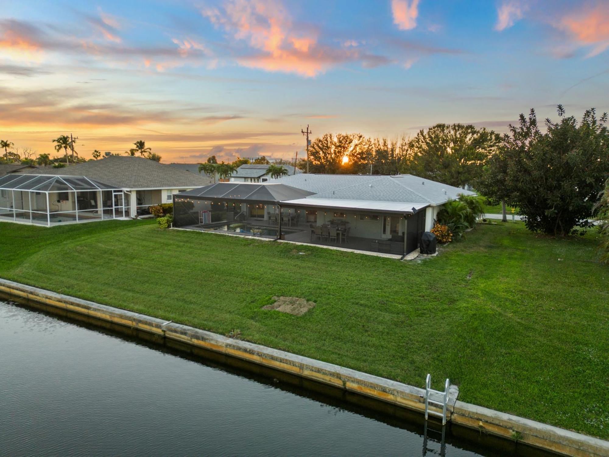 Serenity Waterfront Villa With King Suite, Private Pool, Great Lanai Enclosure And Long Water Views Cape Coral Ngoại thất bức ảnh