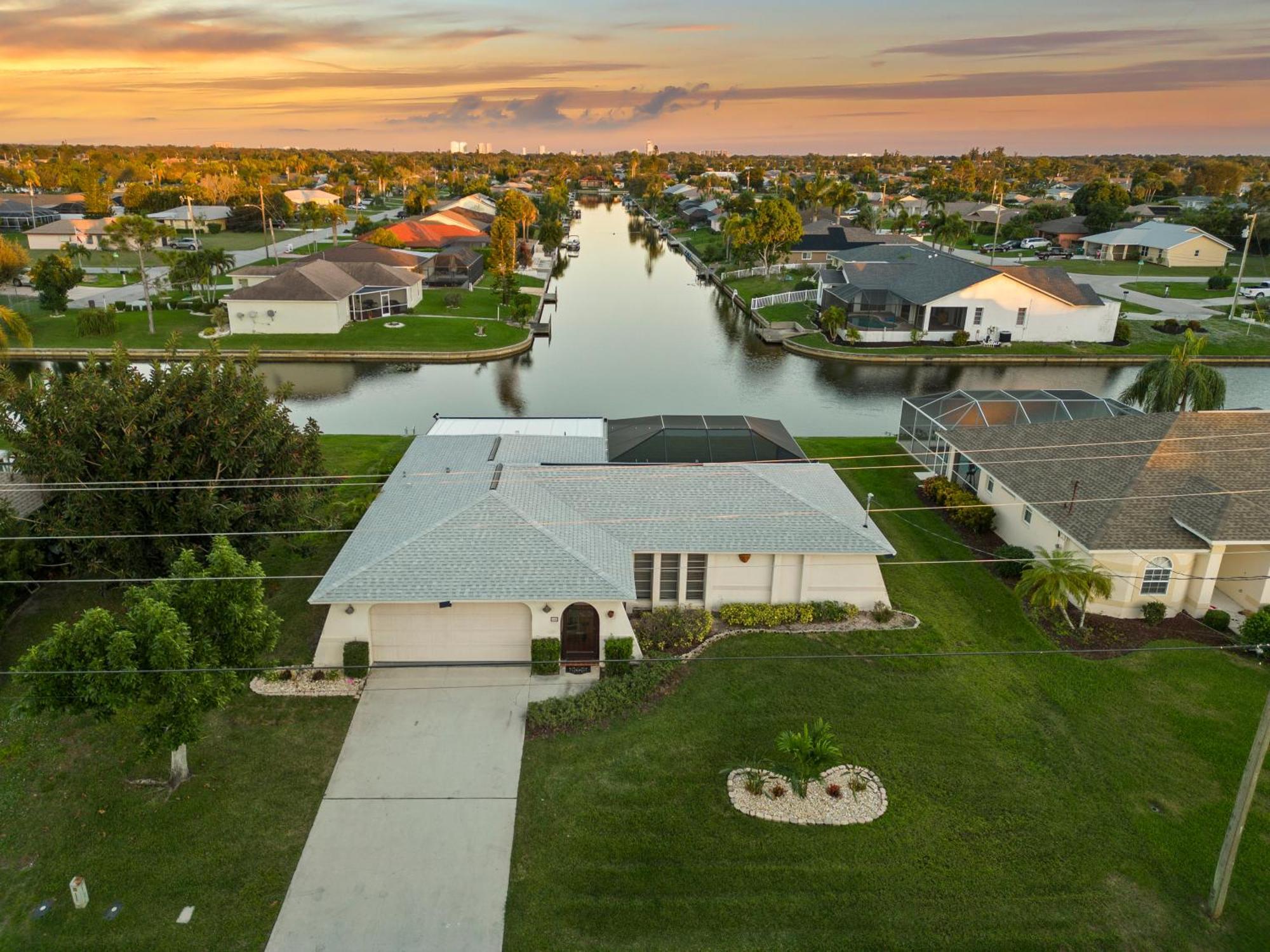 Serenity Waterfront Villa With King Suite, Private Pool, Great Lanai Enclosure And Long Water Views Cape Coral Ngoại thất bức ảnh