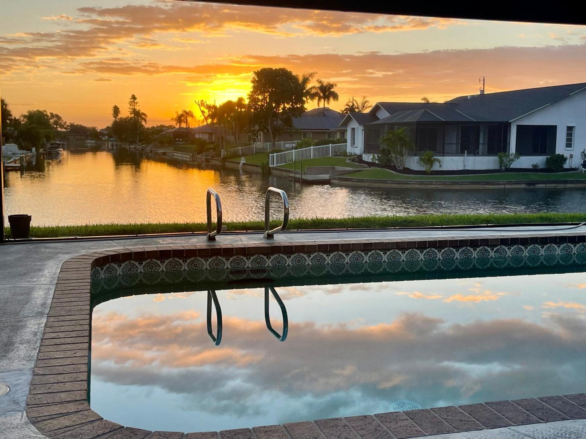 Serenity Waterfront Villa With King Suite, Private Pool, Great Lanai Enclosure And Long Water Views Cape Coral Ngoại thất bức ảnh